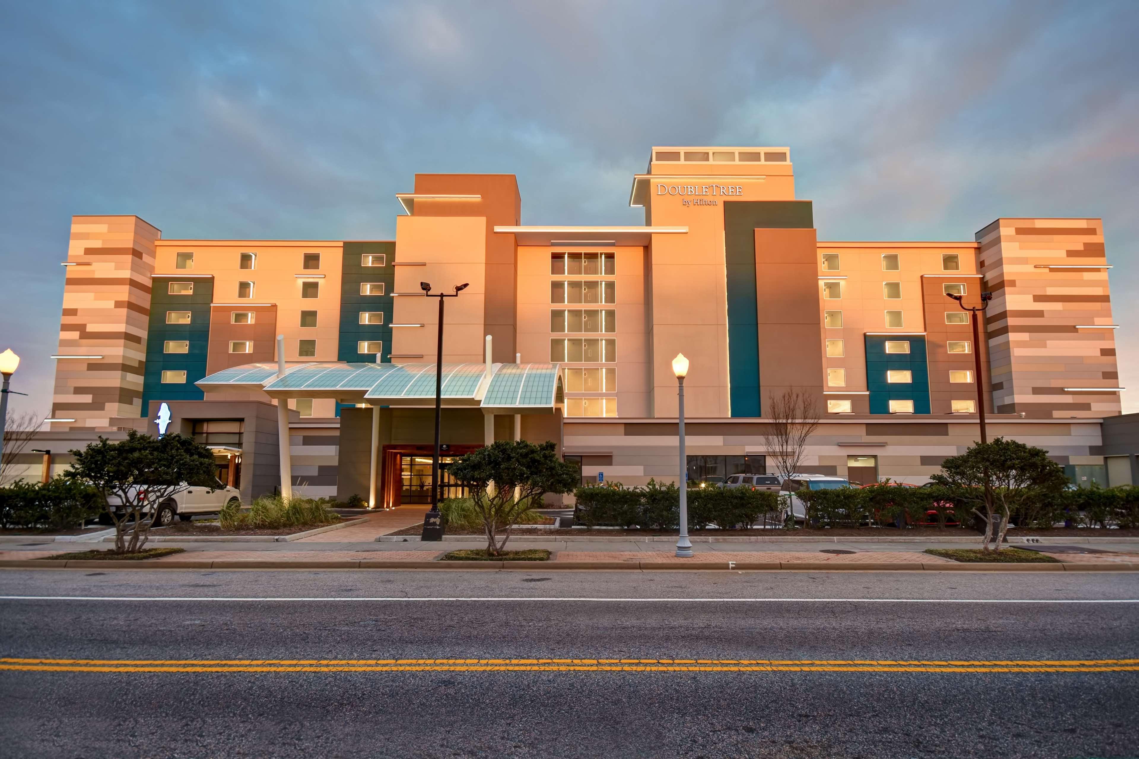 Doubletree By Hilton Oceanfront Вирджиния Бийч Екстериор снимка