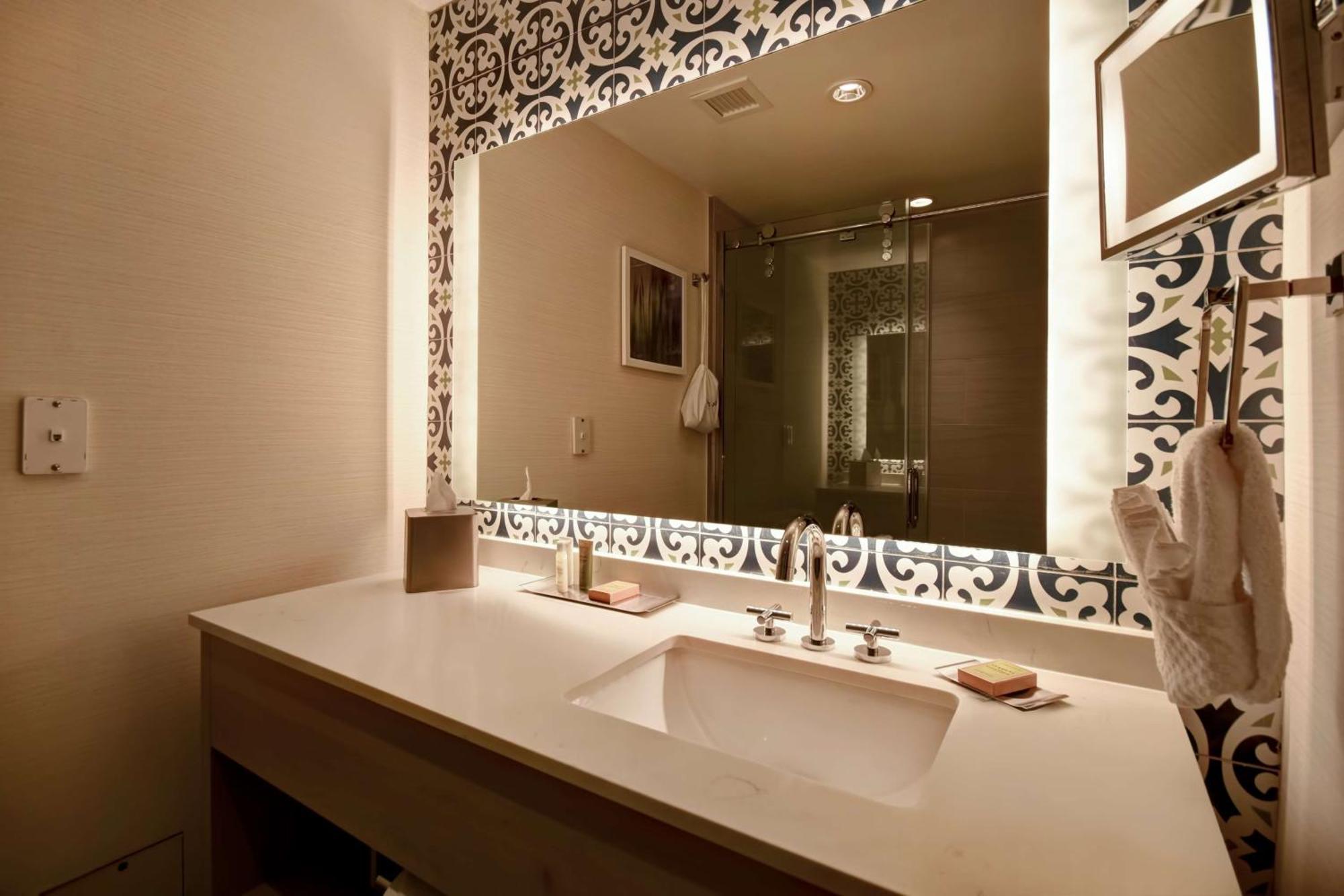 Doubletree By Hilton Oceanfront Вирджиния Бийч Екстериор снимка