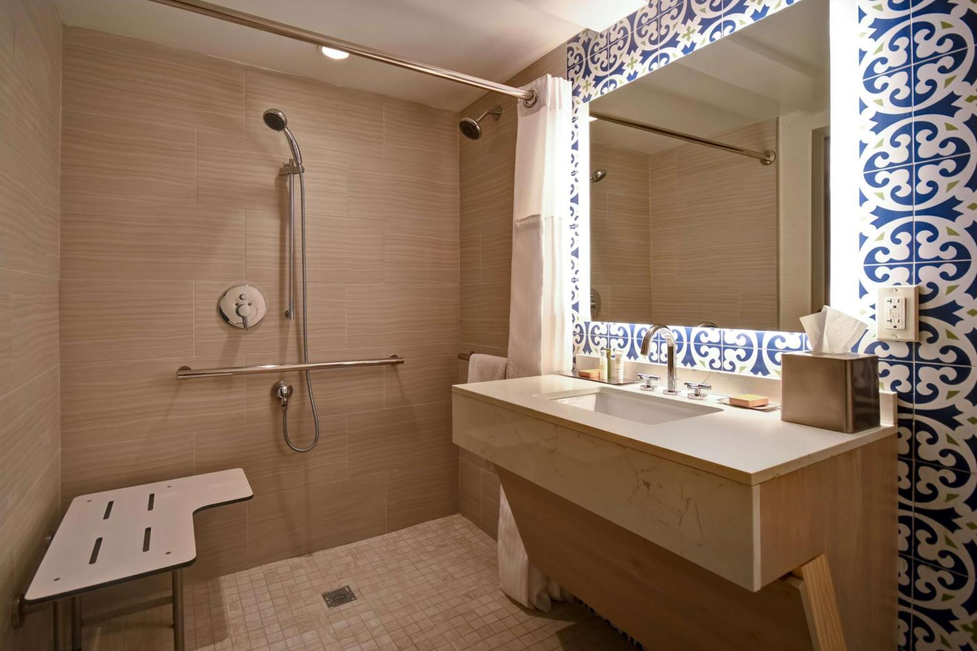 Doubletree By Hilton Oceanfront Вирджиния Бийч Екстериор снимка