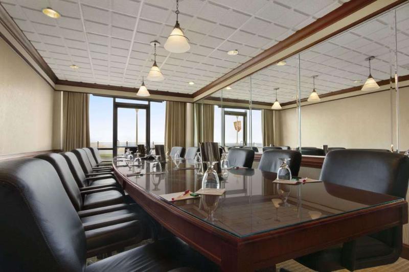 Doubletree By Hilton Oceanfront Вирджиния Бийч Екстериор снимка